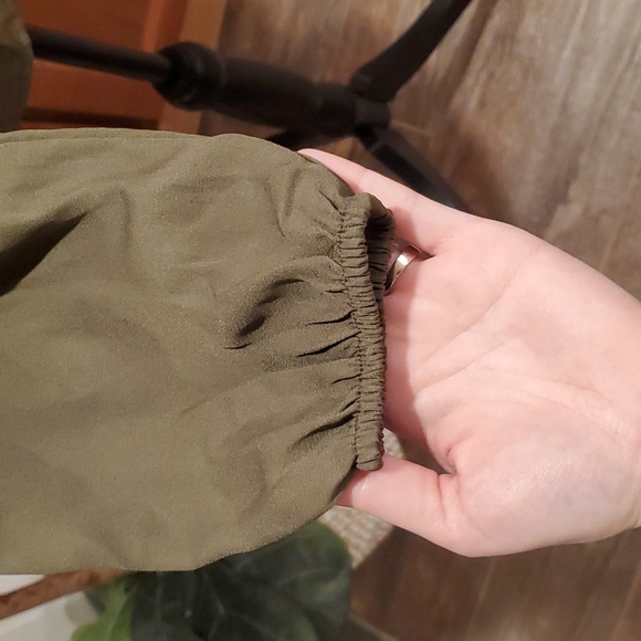 Green top - Picture 4 of 4